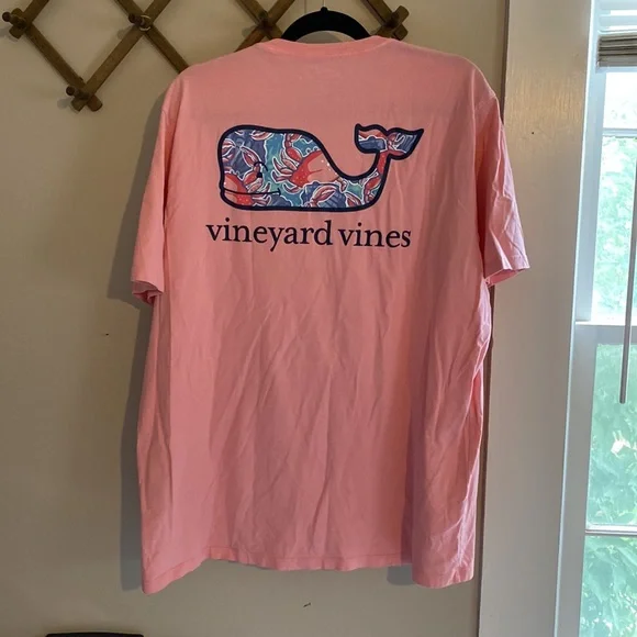 Vineyard Vines Whale short sleeve shirt pink with lobster pattern in whale - Picture 3 of 3